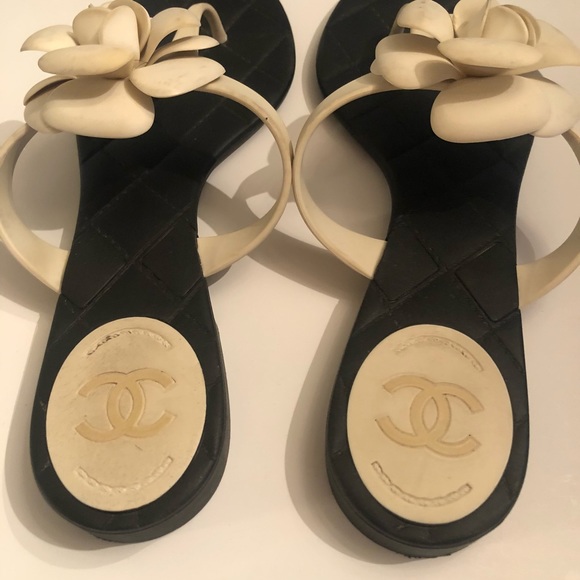 Chanel Camelia flip flops - Picture 4 of 7
